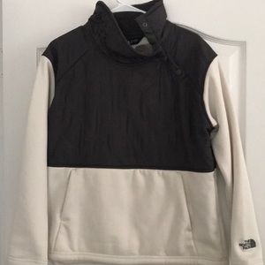 Ladies The Northface Sherpa pullover NWT